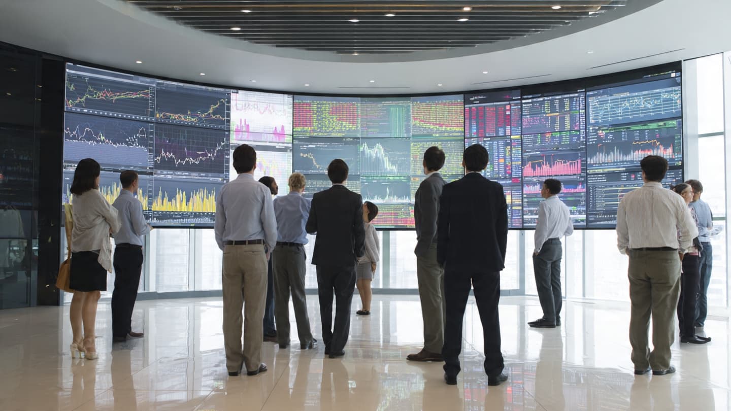 The Global Economy Moves Forward, but With a More Cautious Step