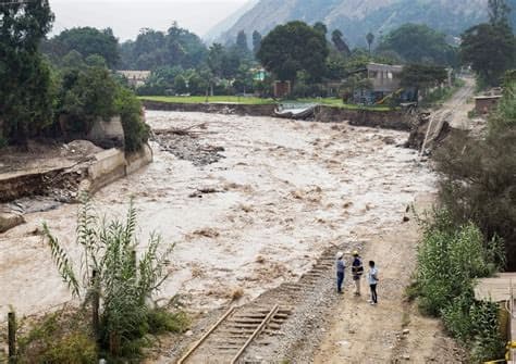 Peru declares state of emergency in 40% of the country due to El Niño rains