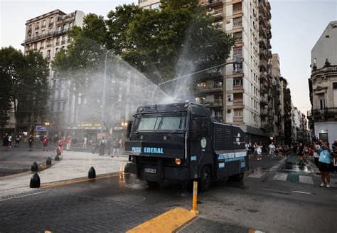 Police Use Tear Gas, Rubber Bullets and Water Cannons to Disperse Protest in Buenos Aires