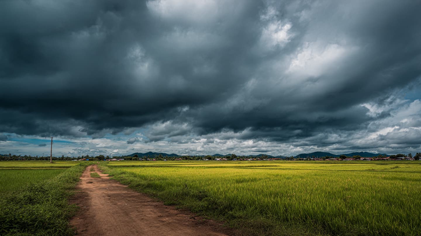 Between Temple Roads and Darkening Horizons, Northern Thailand Prepares For Sudden Seasonal Weather Shifts Tonight