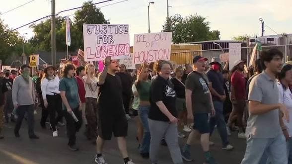 Hundreds of protestors march Canal St. following deadly ICE shooting of Lorenzo Salgado Araujo