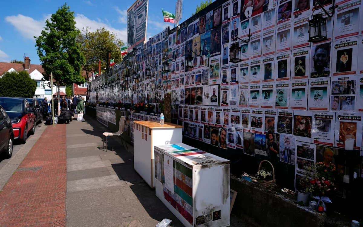 Anti-Terror Police Arrest Two Over Arson Attack on Golders Green Memorial Wall