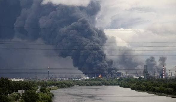 Ukraine Hits Key Russian Oil Facility Supplying Moscow in New Drone Strike