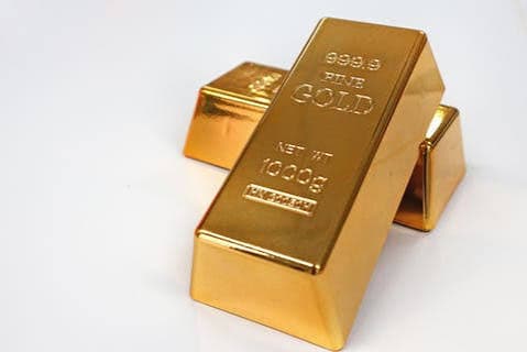 Global Gold Prices Rise as Investors Seek Safe-Haven Assets