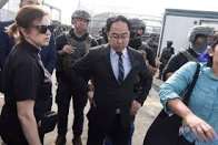 US Senator Claims He Was Pepper-Sprayed by Federal Agents During Protest at ICE Facility