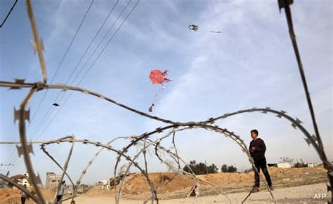 Israel Warns of ‘Forceful’ Response to Kites Flown from Gaza