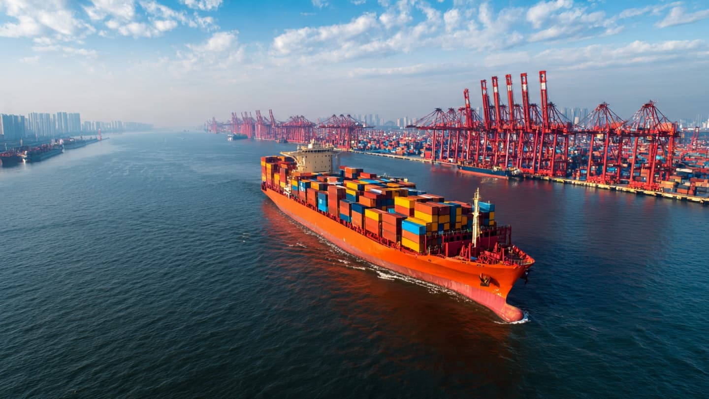 Across China’s Industrial Coastline, Containers Continue Their Journey: High-Tech Demand Softens the Weight of Slower Growth