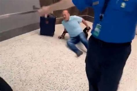 Footage Shows Australian Man Handcuffed by ICE Agents at Las Vegas Airport Footage Shows Australian Man Handcuffed by ICE Agents at Las Vegas Airport