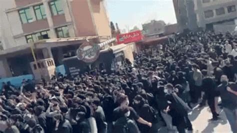 Report Says Iranian Snipers Fired on Protesters from Semnan Rooftops Report Says Iranian Snipers Fired on Protesters from Semnan Rooftops