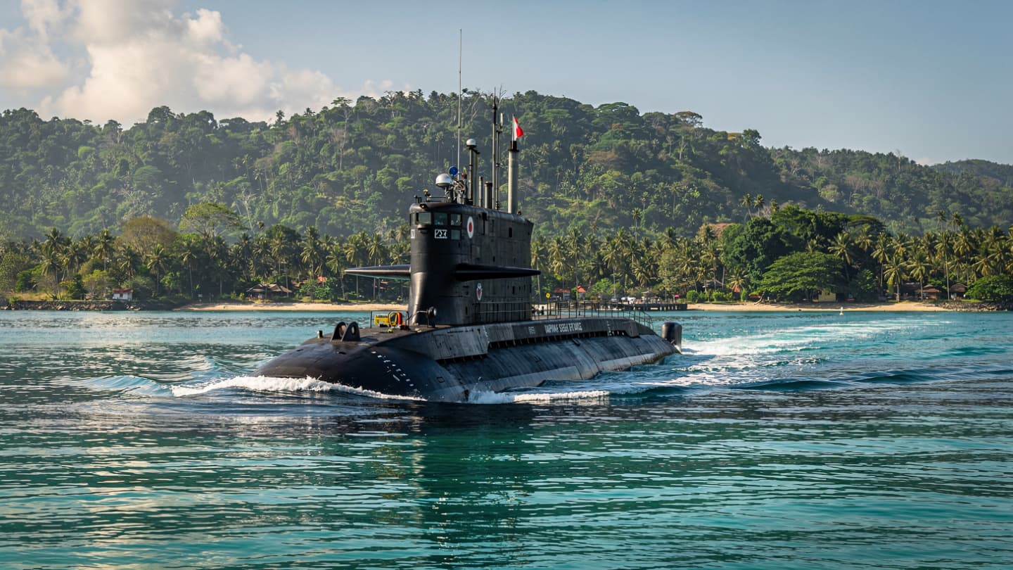 When the Vow of Defense Reaches Across the Sea: Reflections on the Koizumi-Sjamsoeddin Pact When the Vow of Defense Reaches Across the Sea: Reflections on the Koizumi-Sjamsoeddin Pact