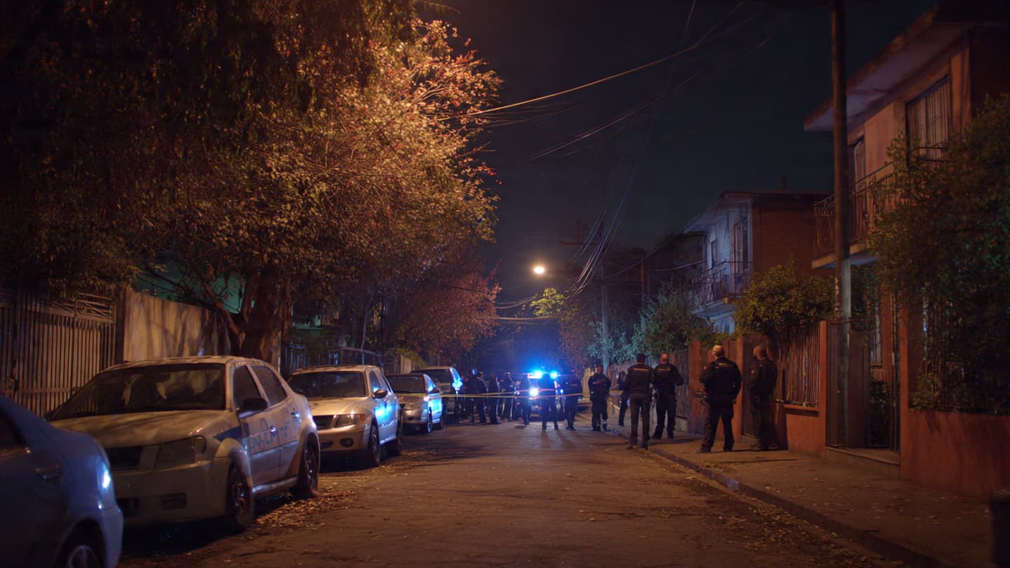 Between Flashing Sirens And Quiet Apartments, Santiago Faced Lingering Anxiety After Violent Robbery Investigations Overnight Between Flashing Sirens And Quiet Apartments, Santiago Faced Lingering Anxiety After Violent Robbery Investigations Overnight