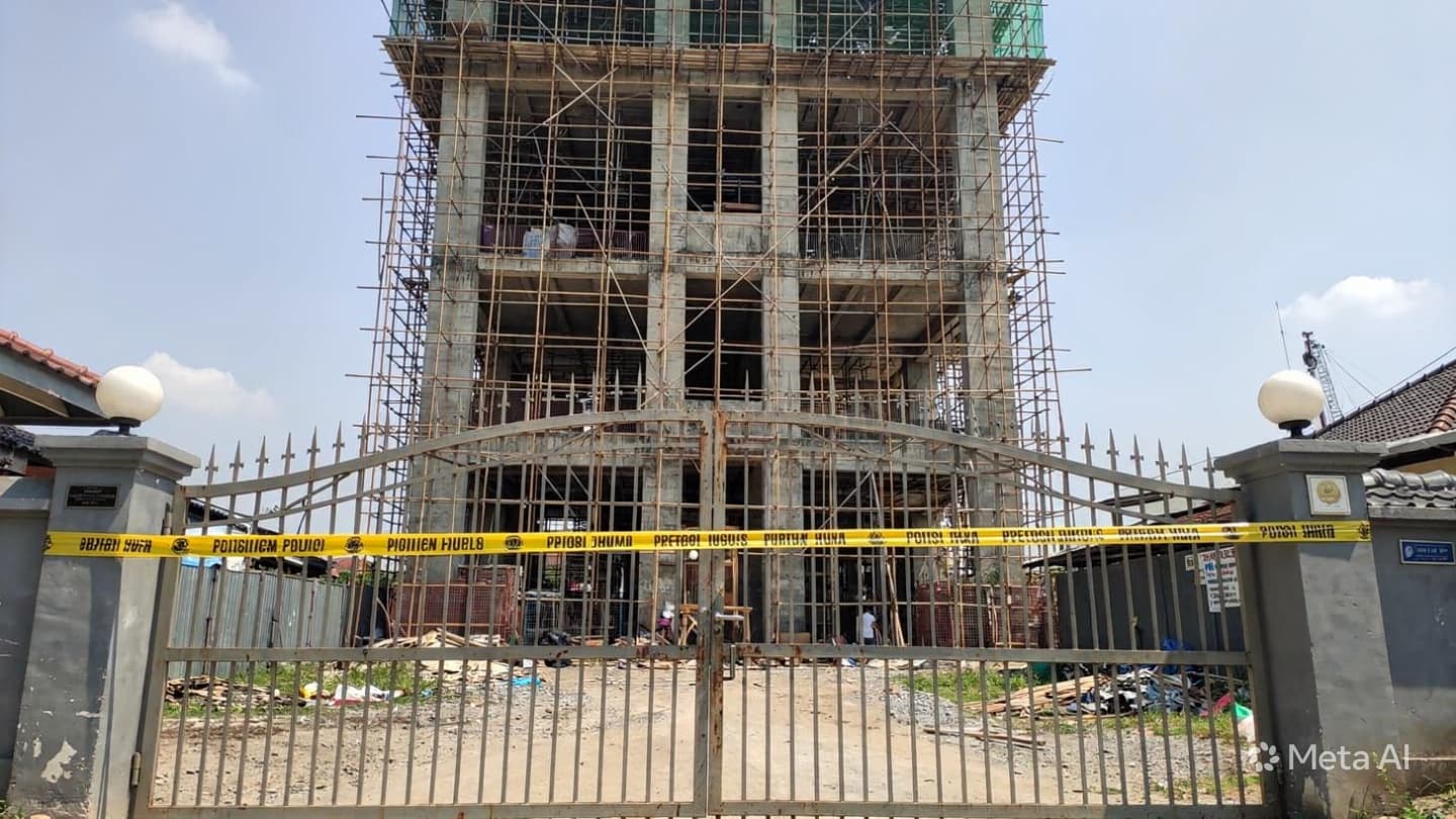 Fatal Fall in Surabaya: Construction Worker Dies After Plunge from High-Rise Site on Sunday Fatal Fall in Surabaya: Construction Worker Dies After Plunge from High-Rise Site on Sunday