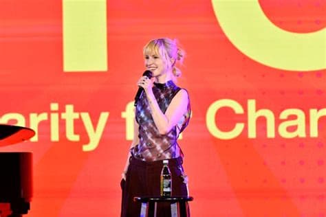 Hayley Williams Urges Fans to Vote in November at Concert Hayley Williams Urges Fans to Vote in November at Concert