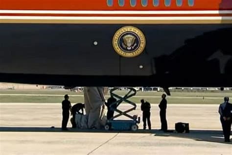 Emergency Slide Ejected on Air Force One as Donald Trump Sat With Blinds Closed Emergency Slide Ejected on Air Force One as Donald Trump Sat With Blinds Closed