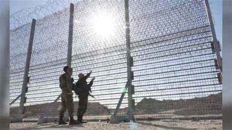 Israel building new land barriers in Gaza and displacing families Israel building new land barriers in Gaza and displacing families