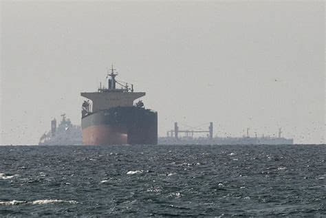 Around 40 Tankers Transit Strait of Hormuz on Friday Night Around 40 Tankers Transit Strait of Hormuz on Friday Night