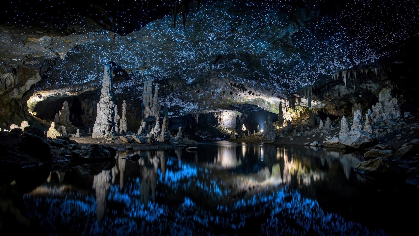 The Luminous Descent into the Earth’s Veins: A Reflection on the Light of Caves The Luminous Descent into the Earth’s Veins: A Reflection on the Light of Caves