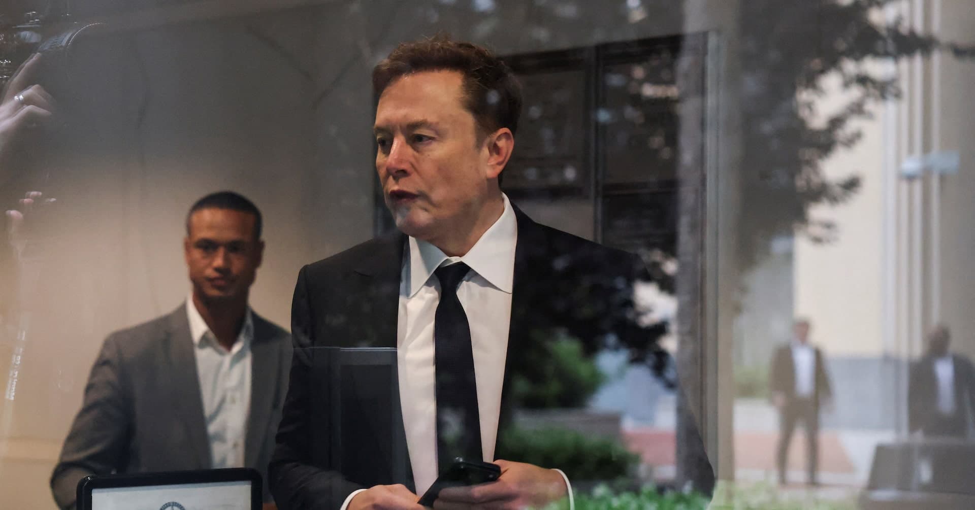 Elon Musk, Apple's Cook, and Boeing CEO Going to China with Trump, Official Says Elon Musk, Apple's Cook, and Boeing CEO Going to China with Trump, Official Says