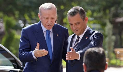 Erdogan's Police Storms Opposition Party Headquarters in Ankara After Özel Refuses to Cede Power to Kılıçdaroğlu Erdogan's Police Storms Opposition Party Headquarters in Ankara After Özel Refuses to Cede Power to Kılıçdaroğlu