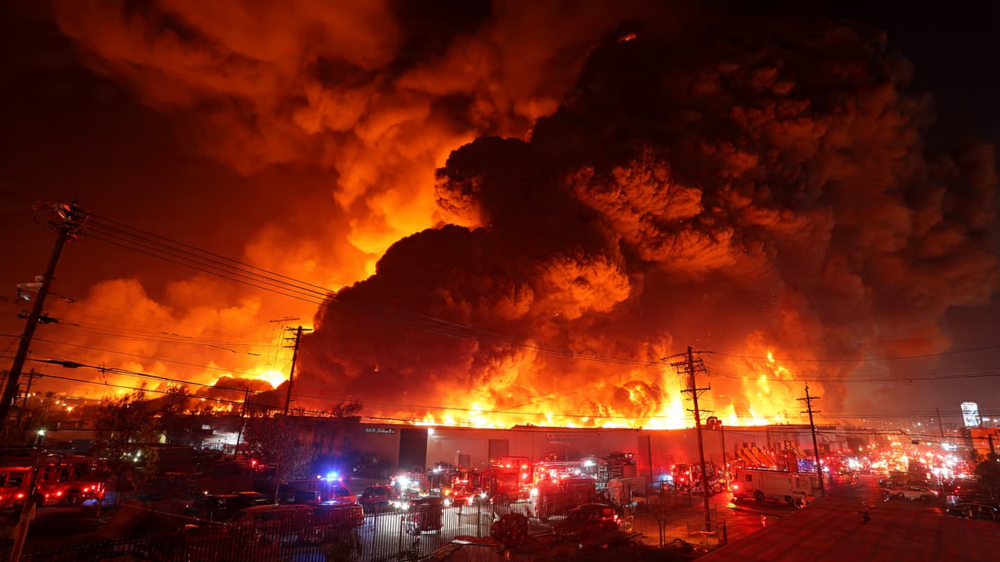 When the Warehouse Breathes in Embers, A Quiet Narrative of the Three-Alarm Midnight Battle When the Warehouse Breathes in Embers, A Quiet Narrative of the Three-Alarm Midnight Battle