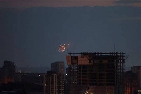 Russian Drones Fly Toward Kyiv Amid Temporary Pause in Attacks on Capitals Russian Drones Fly Toward Kyiv Amid Temporary Pause in Attacks on Capitals