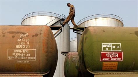 Gulf Oil Bargains Lure India Away From Russia as Freight Soars Gulf Oil Bargains Lure India Away From Russia as Freight Soars