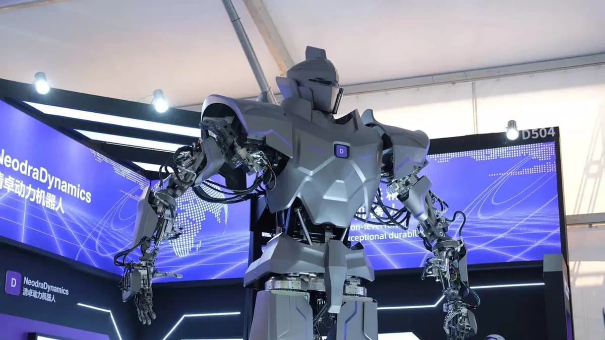 China Showcases Super-Humanoid Robot With 500kg Lifting Capability China Showcases Super-Humanoid Robot With 500kg Lifting Capability