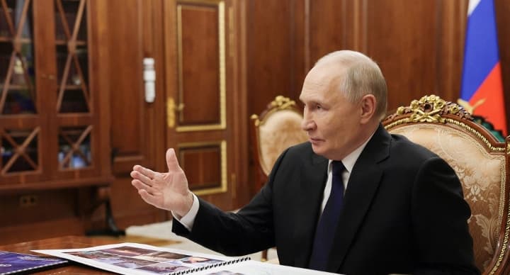 Russia Shows Video of Drone It Says Ukraine Fired at Putin Residence Russia Shows Video of Drone It Says Ukraine Fired at Putin Residence