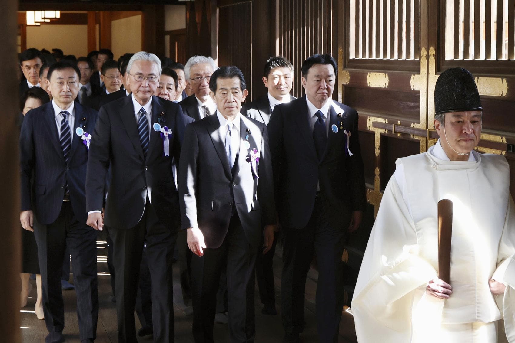 Cross-Party Group of Japanese Lawmakers Visits War-Linked Yasukuni Shrine Cross-Party Group of Japanese Lawmakers Visits War-Linked Yasukuni Shrine