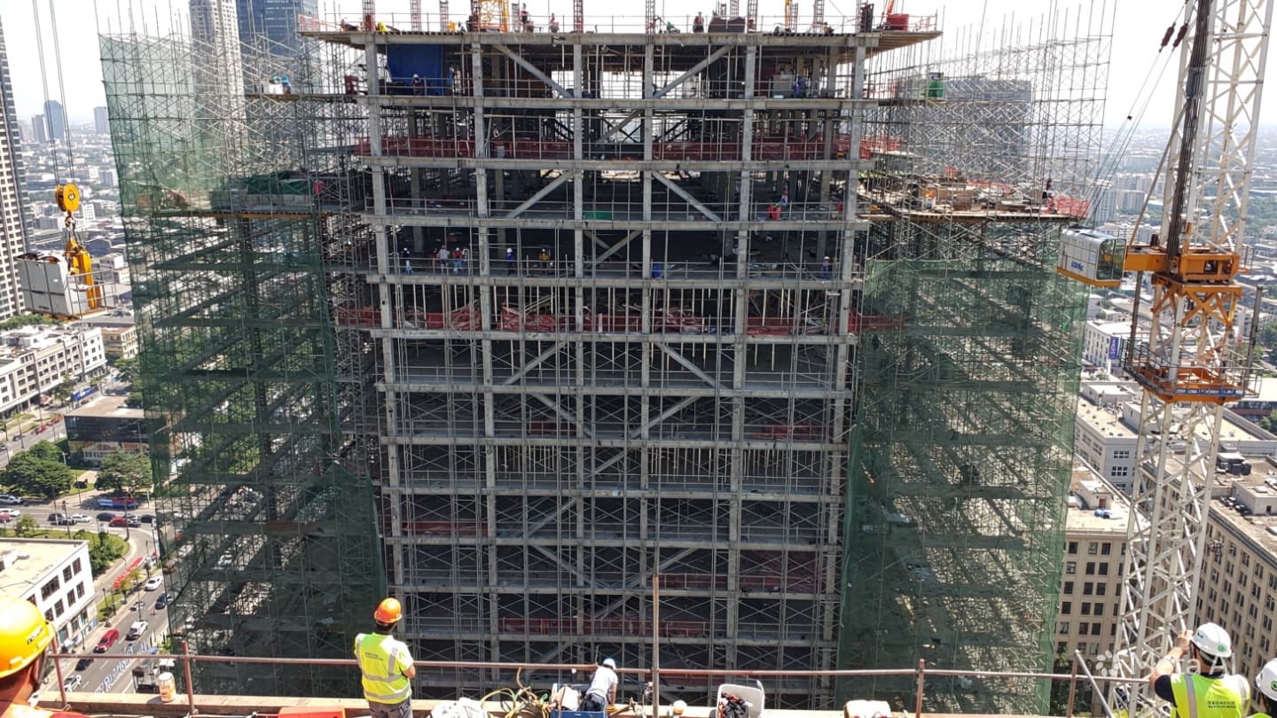 Chicago Construction Site Tragedy: Worker Dies Following Fatal Fall from High-Rise Building Project Chicago Construction Site Tragedy: Worker Dies Following Fatal Fall from High-Rise Building Project