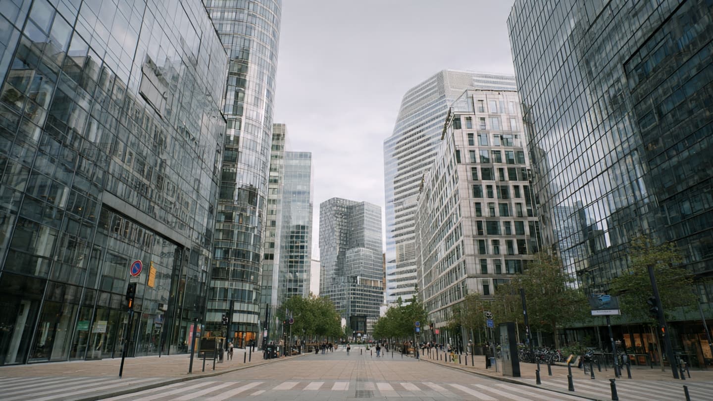 Between Growth and Stillness: France Watches Its Economy Move Quietly Through a Uncertain Summer Season Between Growth and Stillness: France Watches Its Economy Move Quietly Through a Uncertain Summer Season