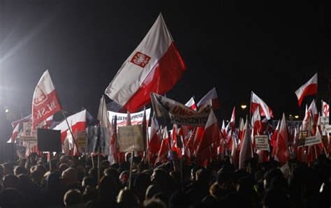 Poland’s Fractured Right Has a Brussels Problem Poland’s Fractured Right Has a Brussels Problem