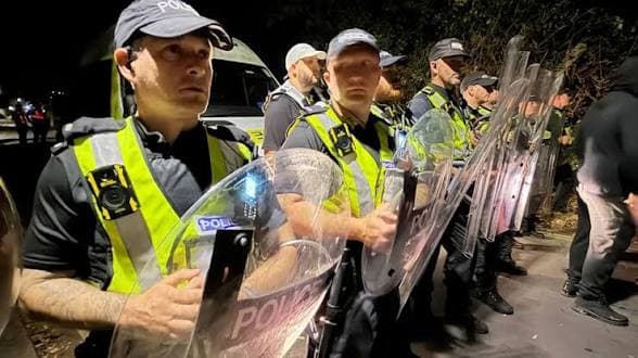 UK Minister Condemns Portsmouth Anti-Migrant Protest Disorder After Police Officers Are Injured UK Minister Condemns Portsmouth Anti-Migrant Protest Disorder After Police Officers Are Injured