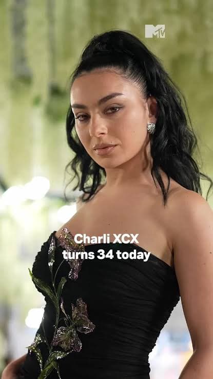 Charli XCX Celebrates Her 34th Birthday With Friends Charli XCX Celebrates Her 34th Birthday With Friends