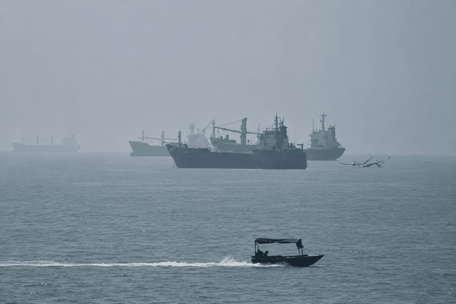 US–Iran Clash Reignites Tensions as Larak Island Strike Triggers Regional Missile Exchange US–Iran Clash Reignites Tensions as Larak Island Strike Triggers Regional Missile Exchange