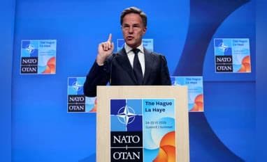 NATO Commander Warns Russia Any Attack on Alliance Territory Would Be “Utterly Futile” NATO Commander Warns Russia Any Attack on Alliance Territory Would Be “Utterly Futile”