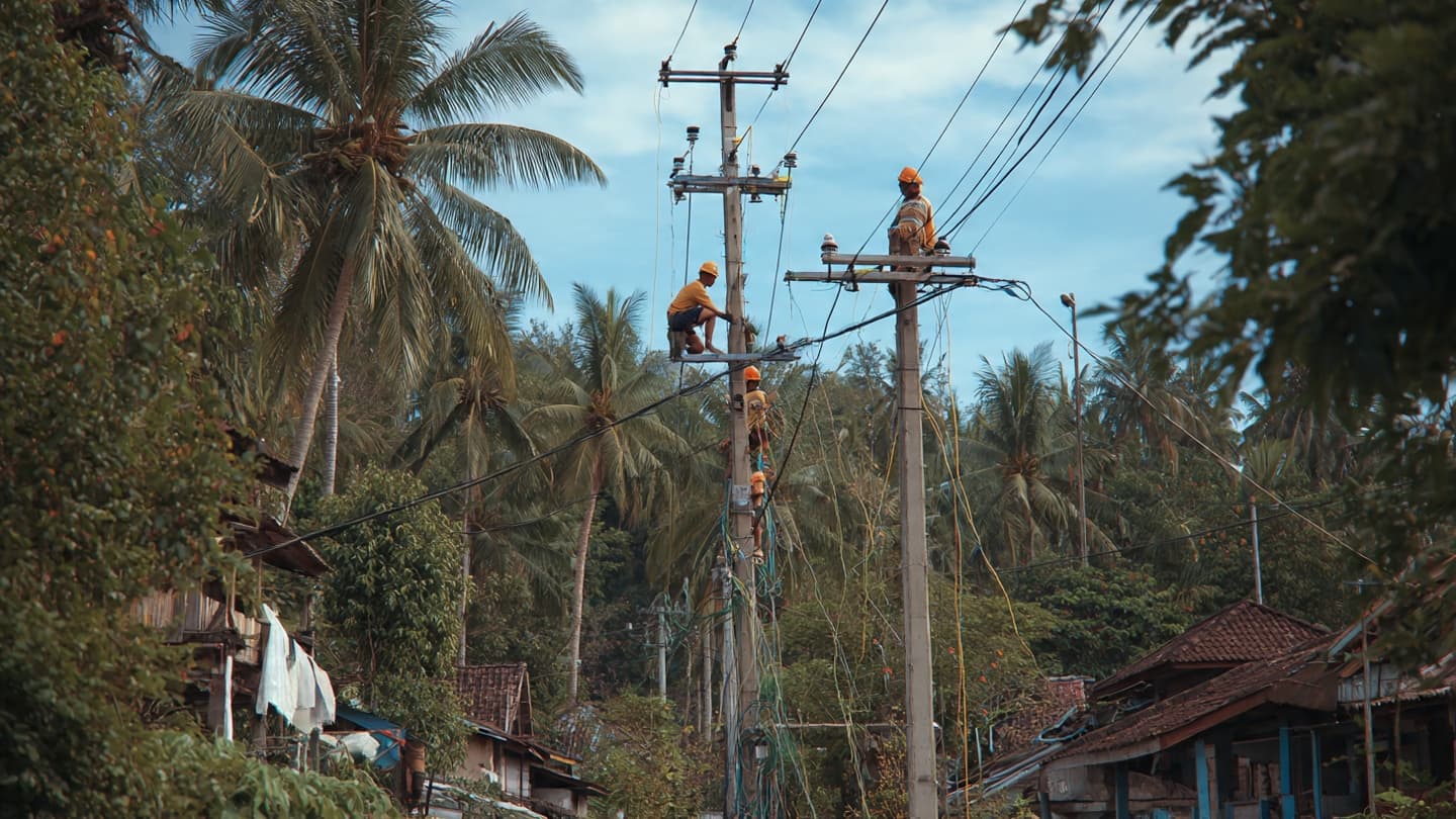 Between Copper Wires and Cloud Networks, Indonesia Builds a Wider Digital Road Across Its Thousands of Islands Between Copper Wires and Cloud Networks, Indonesia Builds a Wider Digital Road Across Its Thousands of Islands