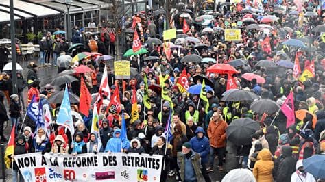 French Businesses and Events to Close as Weekend Protests Loom French Businesses and Events to Close as Weekend Protests Loom