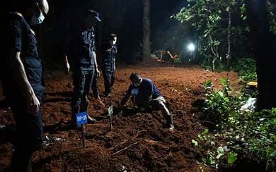 Nepal Buries Flood Victims in Mass Graves Nepal Buries Flood Victims in Mass Graves