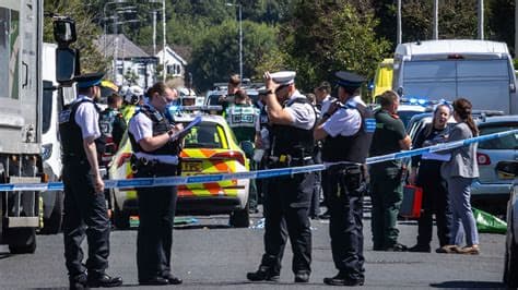 15-Year-Old Dressed as a Clown Stabs Man to Death in Random Attack 15-Year-Old Dressed as a Clown Stabs Man to Death in Random Attack