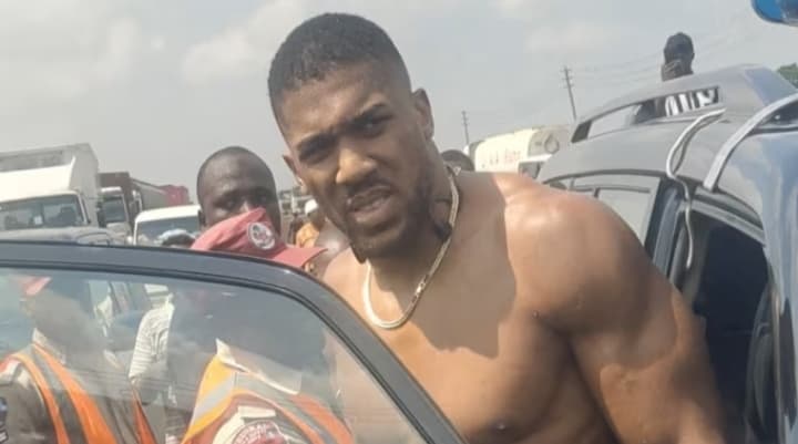 British Boxer Anthony Joshua Injured in Car Crash That Claims Lives of Two Close Friends in Nigeria British Boxer Anthony Joshua Injured in Car Crash That Claims Lives of Two Close Friends in Nigeria