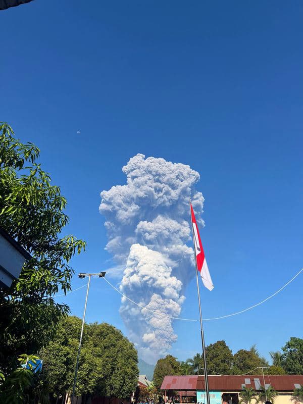 Eruption of Mount Dukono in Indonesia Sparks Rescue for 20 Trapped Hikers Eruption of Mount Dukono in Indonesia Sparks Rescue for 20 Trapped Hikers