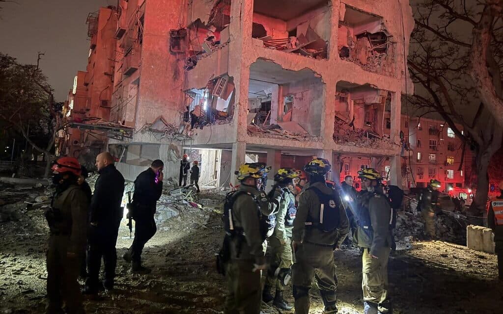 5-Year-Old in Serious Condition After Direct Strike in Arad; Dozens Wounded, Some Missing 5-Year-Old in Serious Condition After Direct Strike in Arad; Dozens Wounded, Some Missing