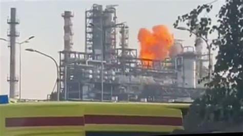 Ukraine Reportedly Strikes Wildberries Warehouses Near Moscow and St. Petersburg as Syzran Oil Refinery Burns Ukraine Reportedly Strikes Wildberries Warehouses Near Moscow and St. Petersburg as Syzran Oil Refinery Burns