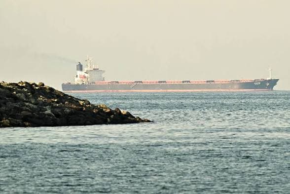 Supertankers Turn Away From Gulf Oil Hub as Iran’s Attacks Escalate Supertankers Turn Away From Gulf Oil Hub as Iran’s Attacks Escalate