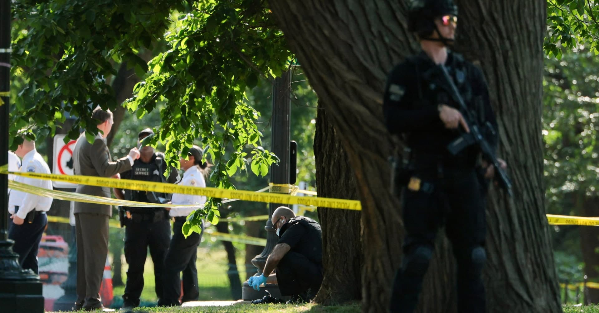 Secret Service Exchanges Gunfire with Armed Suspect Near White House Secret Service Exchanges Gunfire with Armed Suspect Near White House