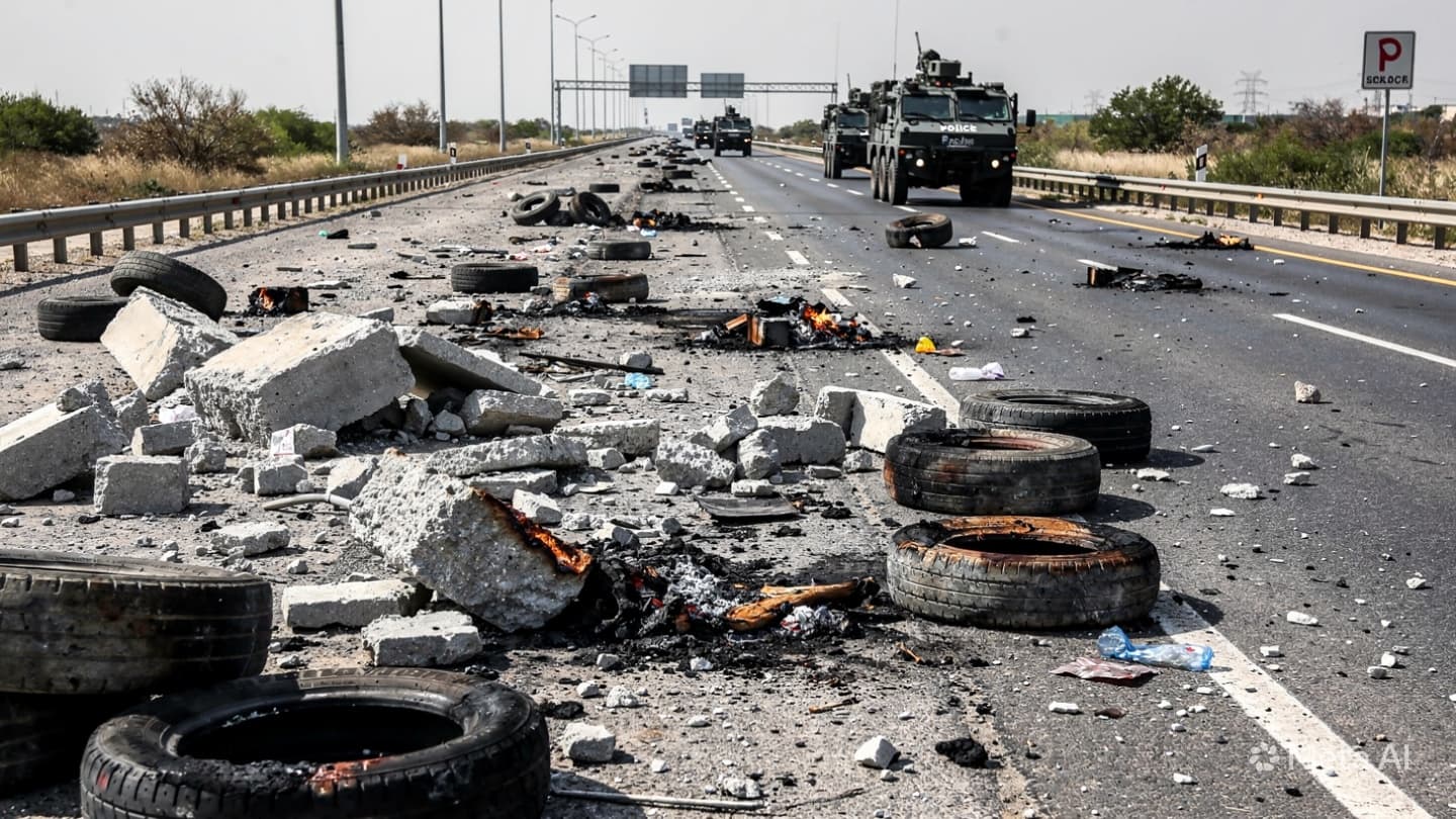 Roadblock Operation Bolivia: One Protester Dead Following Clashes with Security Forces During Supply Delivery Roadblock Operation Bolivia: One Protester Dead Following Clashes with Security Forces During Supply Delivery