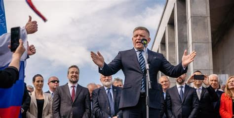 Slovak PM Fico Warns Government Could Lose Majority Amid Coalition Dispute Slovak PM Fico Warns Government Could Lose Majority Amid Coalition Dispute