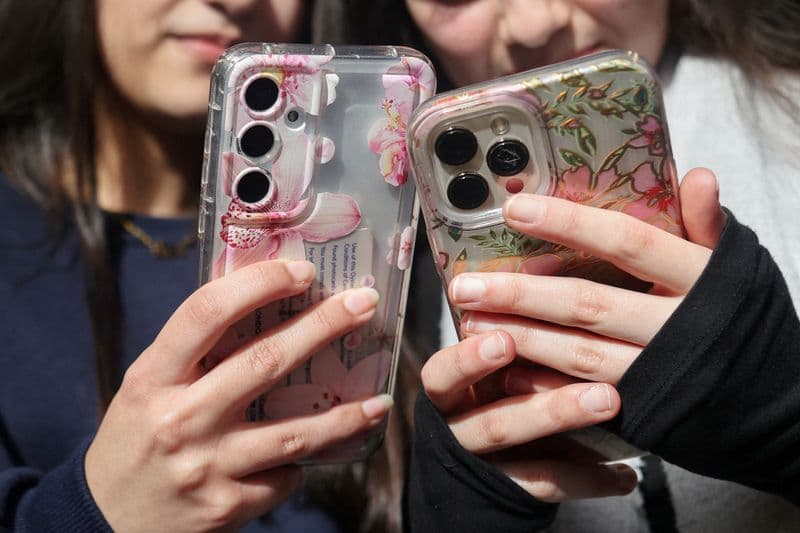 Britain Trials Social Media Bans, Time Limits, and Curfews for Children Britain Trials Social Media Bans, Time Limits, and Curfews for Children