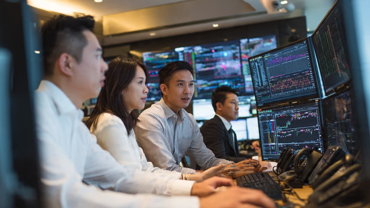 Between Volatility and Wealth, Standard Chartered Turns to Hedge Funds Across Singapore’s Changing Financial Landscape Between Volatility and Wealth, Standard Chartered Turns to Hedge Funds Across Singapore’s Changing Financial Landscape